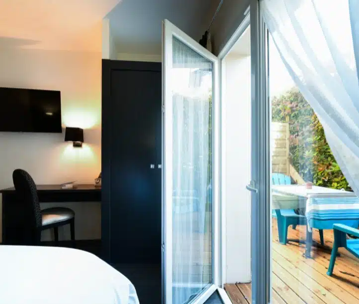 chambre avec terrasse hotel villa bleue