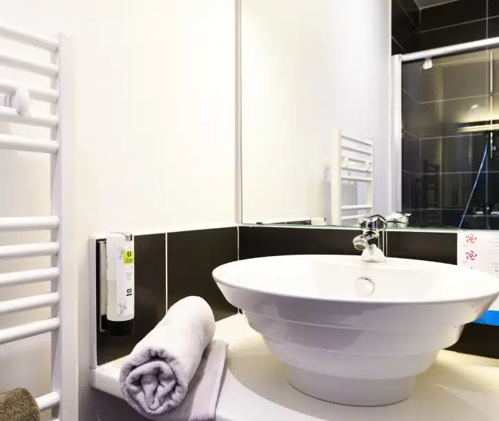 hotel pays basque chambre salle de bain