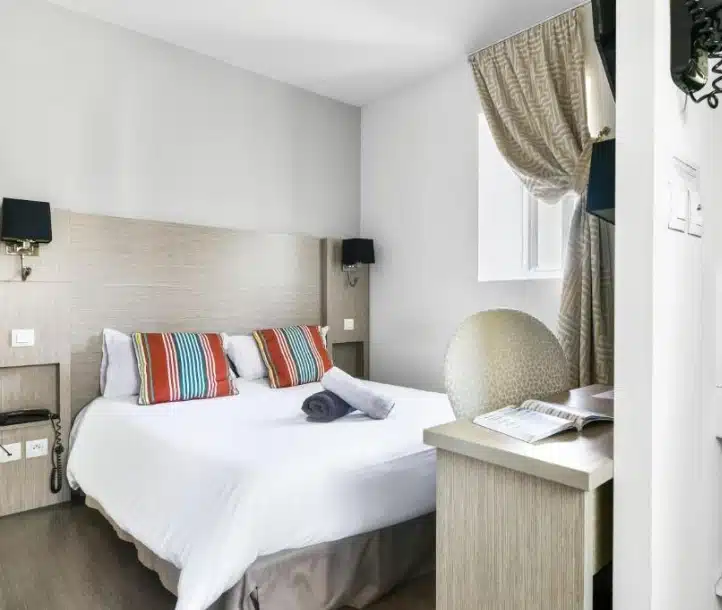 chambre lit double pays basque