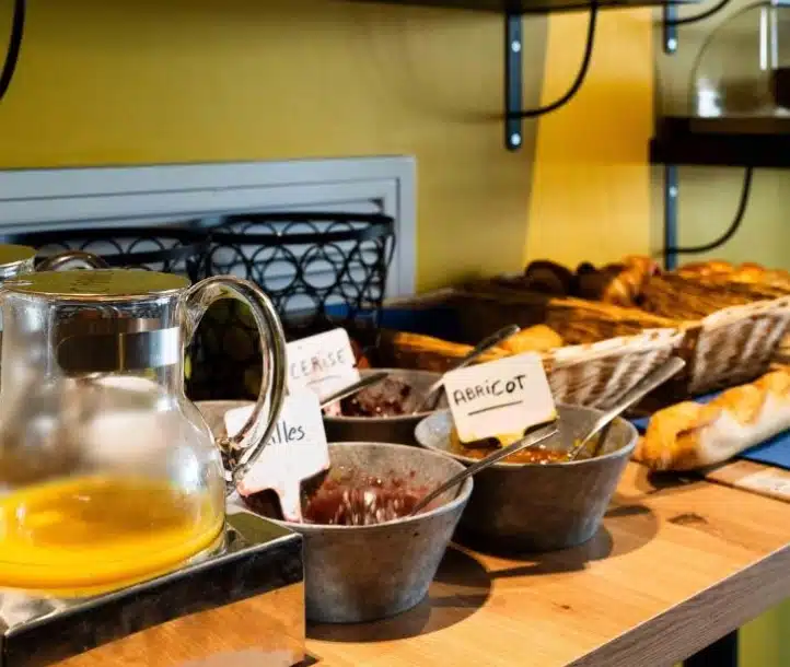 petit déjeuner hotel cambo